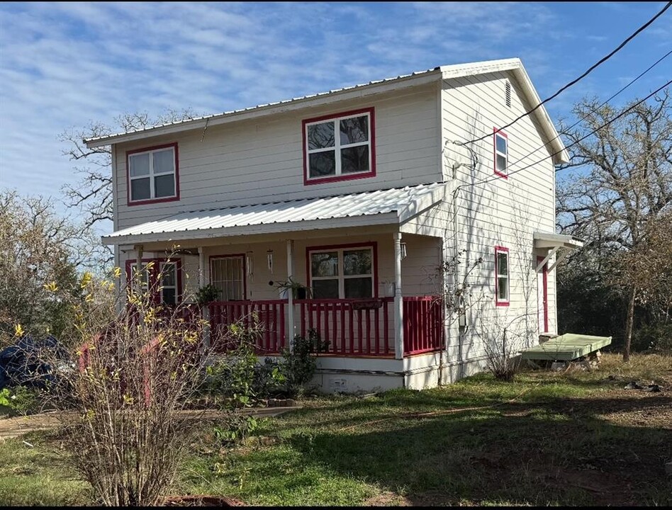 332 Jones Rd in Cedar Creek, TX - Building Photo