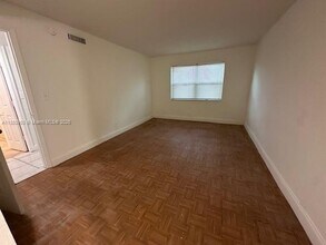 5400 NW 18th St in Lauderhill, FL - Building Photo - Building Photo