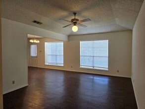 202 Kettler Dr in Robinson, TX - Building Photo - Building Photo