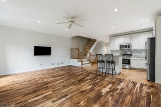 5 Hidden Pond Ct, Unit 2632-305 in Raritan, NJ - Building Photo - Building Photo