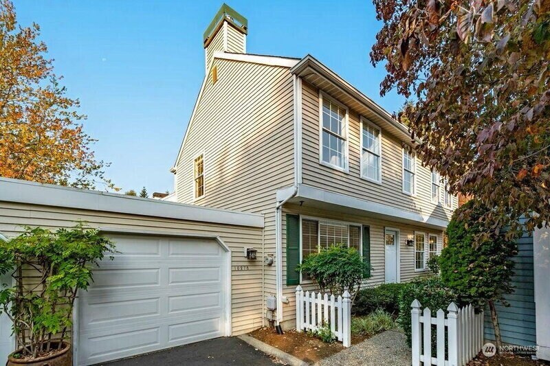 10278 NE 129th Ln in Kirkland, WA - Building Photo