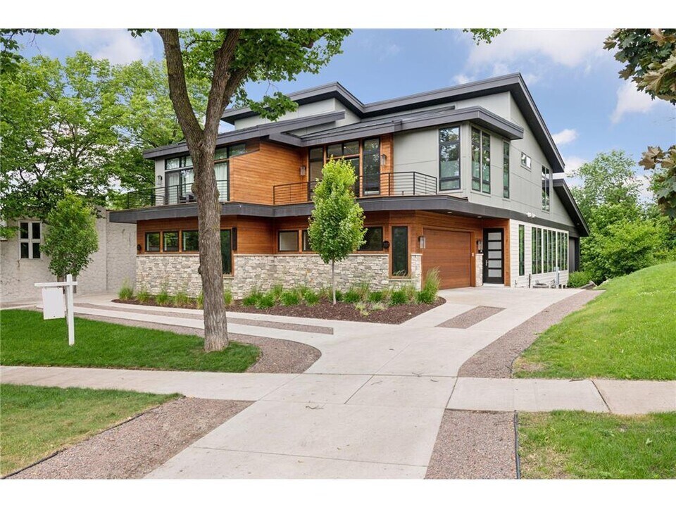 1726 Kenwood Pkwy in Minneapolis, MN - Building Photo