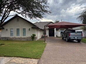 114 Sun Ray Loop in Laredo, TX - Building Photo - Building Photo