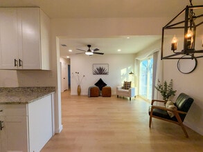 308 E Bourn St in Rockwall, TX - Foto de edificio - Building Photo