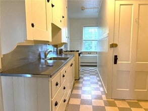 44-44 Phillips St in North Kingstown, RI - Building Photo - Building Photo