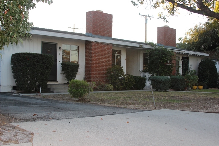 842 Sunset Blvd in Arcadia, CA - Foto de edificio