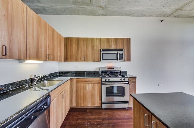 235 W Van Buren St in Chicago, IL - Foto de edificio - Building Photo