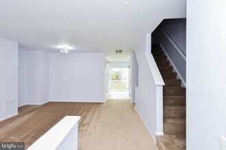 915 Westlake Dr in Bowie, MD - Foto de edificio - Building Photo