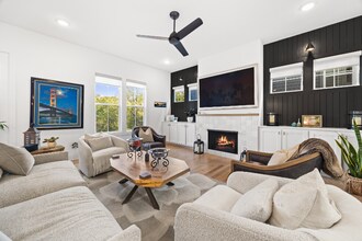 550A Whispering Hills Dr in Nashville, TN - Building Photo - Building Photo