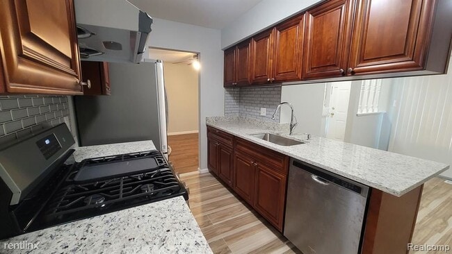17676 Addison St photo'