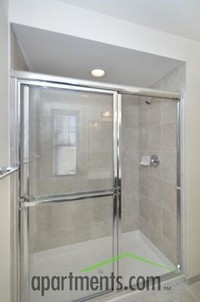 Metro Woodbridge in Woodbridge, NJ - Building Photo - Interior Photo