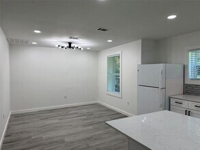 310 Sunset Ct in Arlington, TX - Building Photo - Building Photo