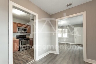 2568 Commonwealth Ave in Jacksonville, FL - Building Photo - Building Photo