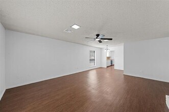 300 Mill Creek Cir in Woodway, TX - Building Photo - Building Photo