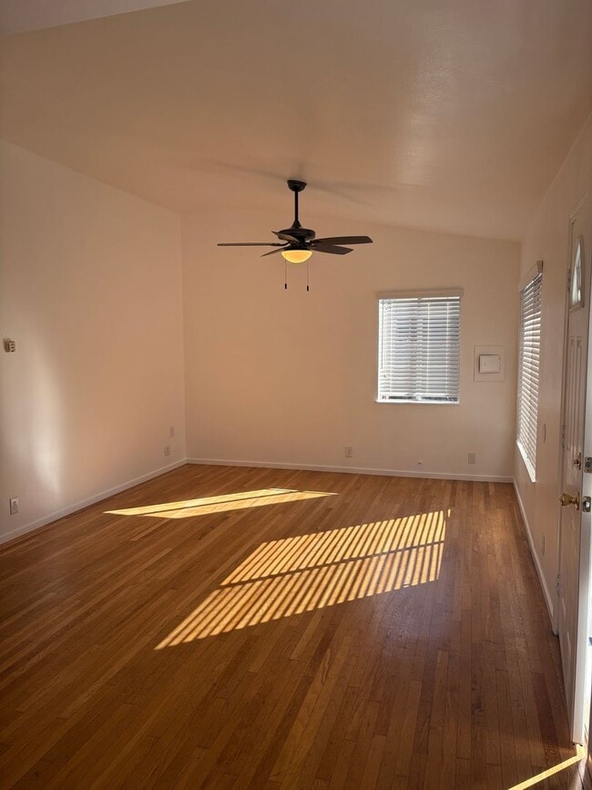 129-129 McKee St in Ventura, CA - Building Photo - Building Photo