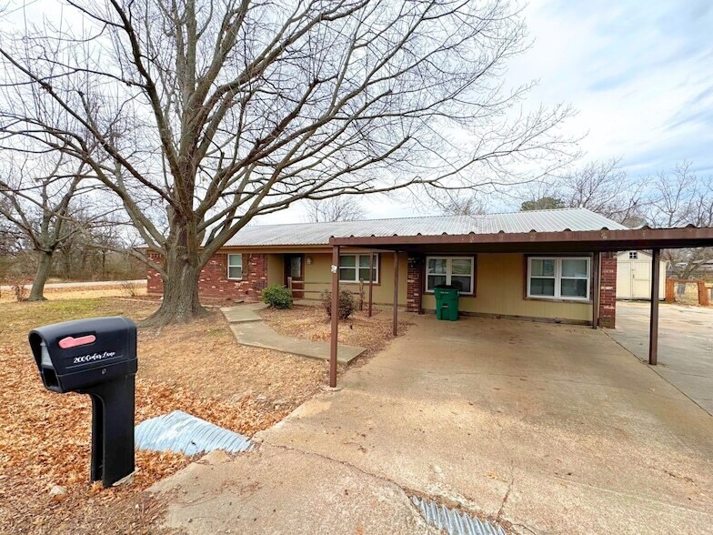 200 Cedar Ln in Tolar, TX - Foto de edificio