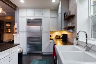 337 NE 54th St, Unit B in Seattle, WA - Foto de edificio - Building Photo