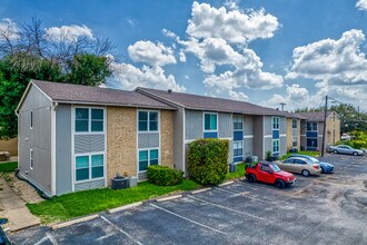 Ashdale Gardens in Austin, TX - Building Photo - Primary Photo