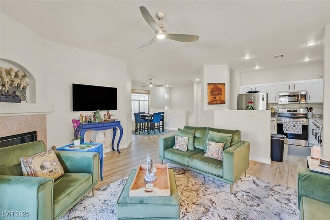 8737 Red Brook Dr in Las Vegas, NV - Building Photo - Building Photo