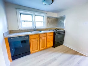 8 Poplar Ave in Wilmington, DE - Building Photo - Building Photo