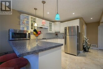 264 Diiorio Cir in Hamilton, ON - Building Photo - Building Photo
