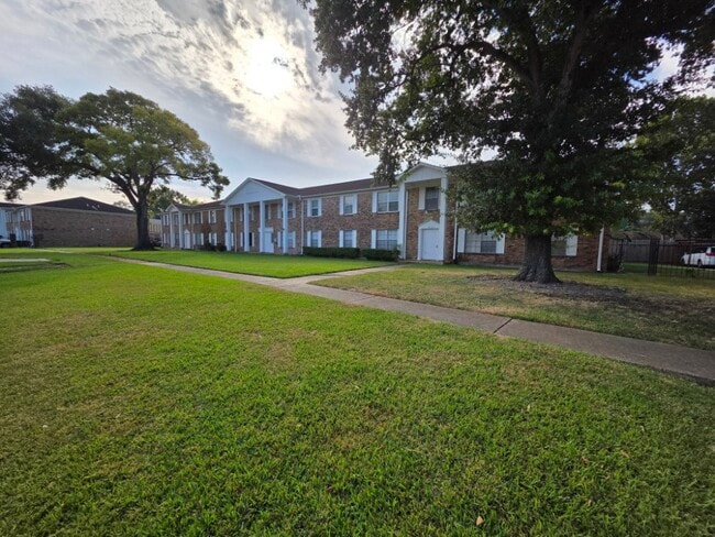 7221 Beechnut St in Houston, TX - Building Photo - Building Photo