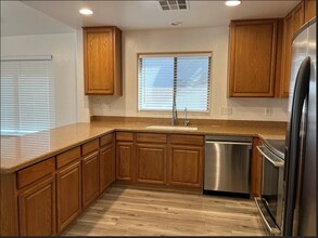 6518 W Yellow Bird Ln in Phoenix, AZ - Building Photo - Building Photo