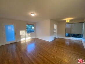 3130 S Barrington Ave in Los Angeles, CA - Building Photo - Building Photo