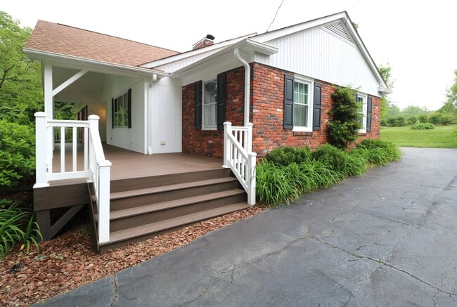 2832 Monticello Dr in Winston-Salem, NC - Building Photo - Building Photo