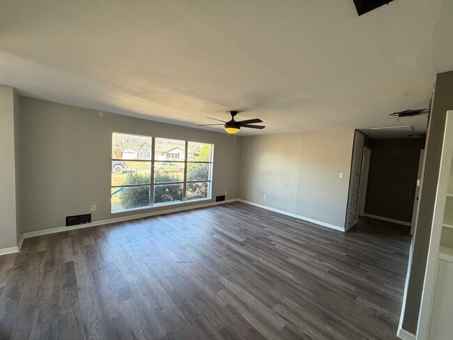 2405 33rd St in Lubbock, TX - Foto de edificio - Building Photo