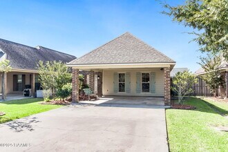 109 Acacia Ln in Abbeville, LA - Building Photo - Building Photo