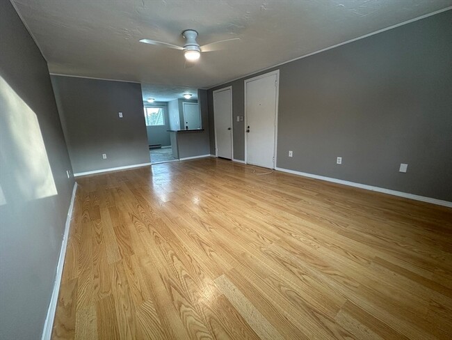 10 Tideview Path, Unit 18 in Plymouth, MA - Foto de edificio - Building Photo