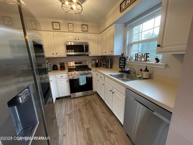 51 Lower Ridge View Cir in East Stroudsburg, PA - Building Photo - Building Photo