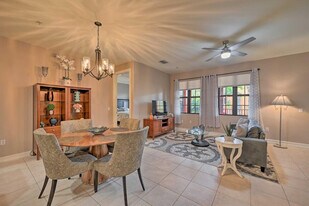 9155 Delano St in Naples, FL - Building Photo