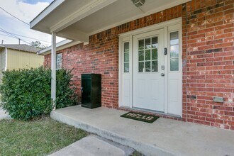 107 S Crawford St in Denton, TX - Building Photo - Building Photo
