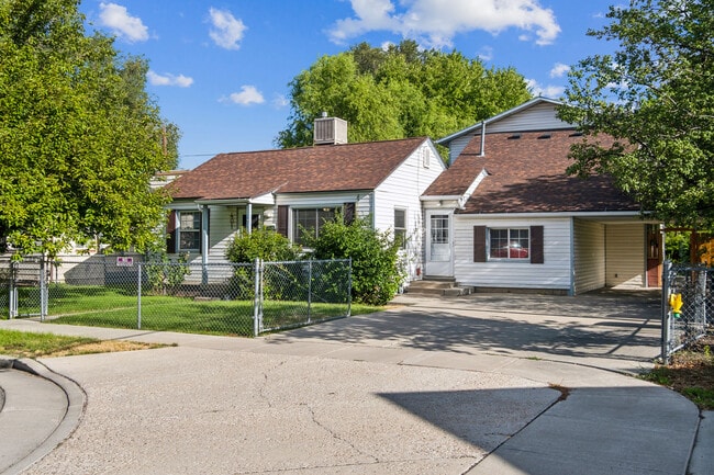 401 E Maxwell Ln, Unit B in South Salt Lake, UT - Foto de edificio - Building Photo