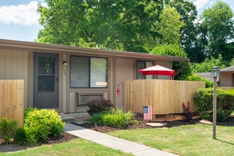 Bouldercrest in Knoxville, TN - Building Photo - Building Photo