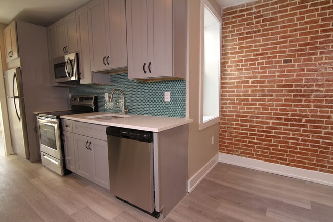 2706 Wharton St, Unit 2nd Floor B in Philadelphia, PA - Foto de edificio - Building Photo