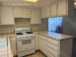 522 E Lancaster Blvd in Lancaster, CA - Building Photo - Building Photo