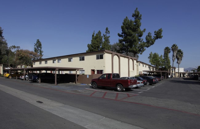Pamilla Villas in Escondido, CA - Foto de edificio - Building Photo