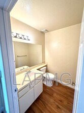 12251 Moorpark St in Los Angeles, CA - Foto de edificio - Building Photo