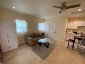 6451 Bothwell Rd in Reseda, CA - Building Photo - Building Photo