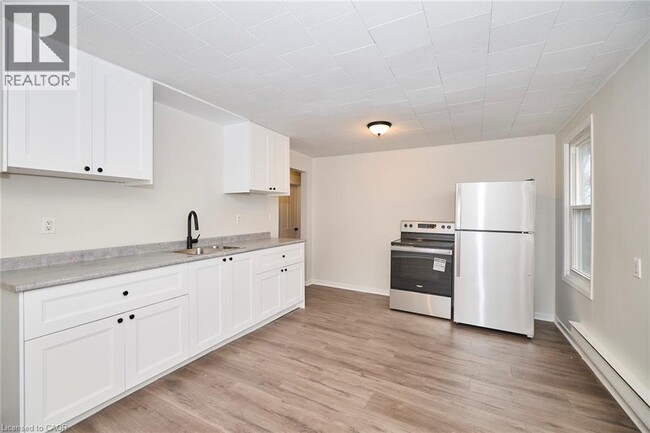 property at 33 Lock St