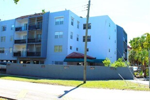 13685 NE 10th Ave in North Miami, FL - Building Photo