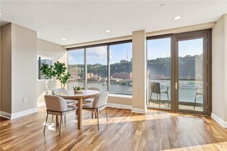 151 Fort Pitt Blvd, Unit 702 in Pittsburgh, PA - Foto de edificio - Building Photo
