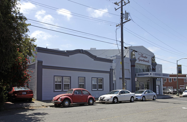 Theater Apartments in Oakland, CA - Foto de edificio - Building Photo