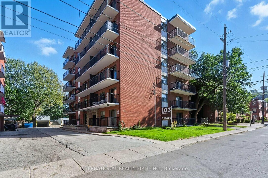 103 Emerald St S in Hamilton, ON - Building Photo