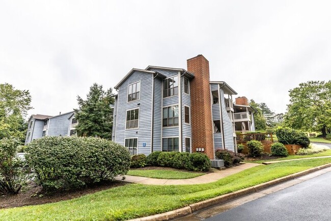 358 S Pantops Dr in Charlottesville, VA - Building Photo - Building Photo