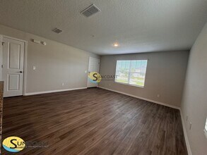 617 Century 21 Dr in Jacksonville, FL - Foto de edificio - Building Photo