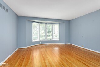 15838 Windmill Pointe Dr in Grosse Pointe Park, MI - Building Photo - Building Photo